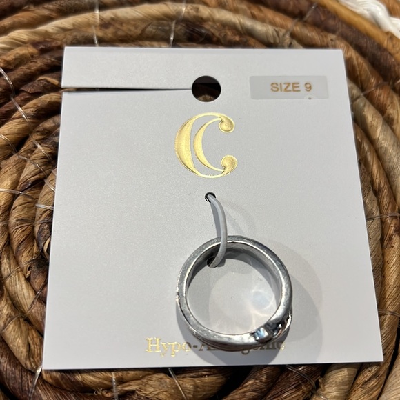 3/$15 Charming Charlie Knotted Ring Size 9 - New - Lot 671 - Picture 3 of 8